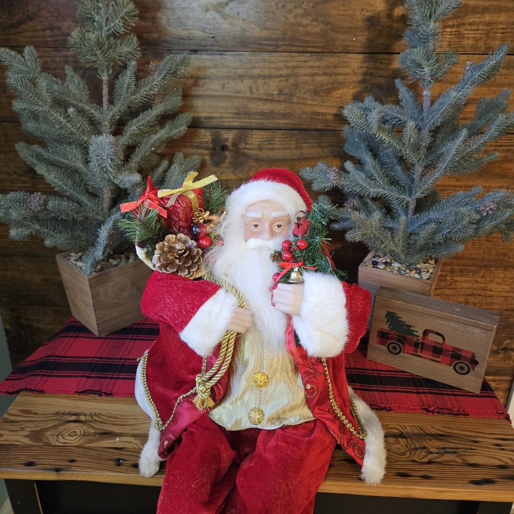 Sitting Santa - Picture 5 of 5